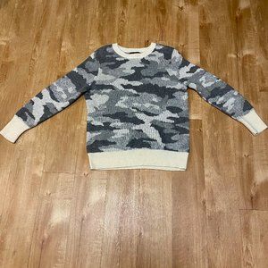 Banana Republic Grey Camo Sweater in Large